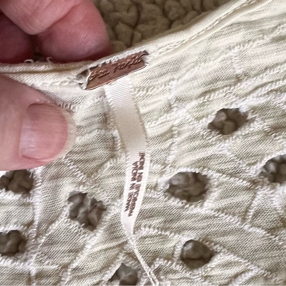 Beautiful Free People eyelet embroidery pale yellow L/S tee top Henley S / M ❤️ - Picture 11 of 12